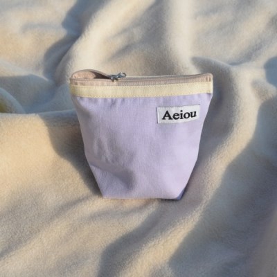 Aeiou Basic Pouch (M size) very light purple