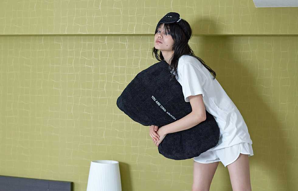 # GOOD SLEEP 좋은 잠은 우리 삶의 질을 변화시킵니다. 깊은 잠을 도와줄 THE PILLOW COVER & THE SLEEPIN