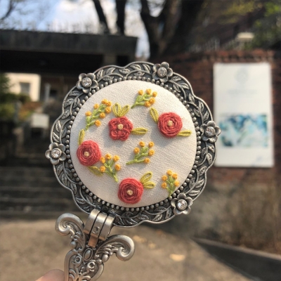 [텐텐클래스] (혜화) 꽃실로 만드는 프랑스자수 손거울 원데이클래스