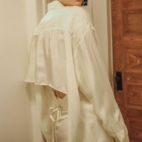 19 SS for her. BACK POINT BLOUSE (ivory)