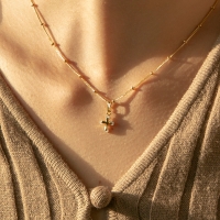 cross cubic necklace