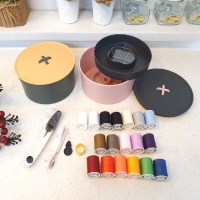 실속있는 구성의 귀여운 단추모양 반짇고리 세트