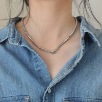 heart magnet gray pearl necklace