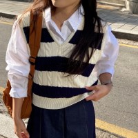 [단정/데이트룩] 파운드 단가라 꽈배기 크롭 니트조끼 2 color