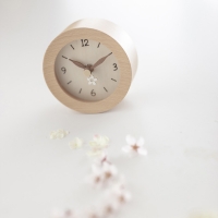 [Banana]바닐라우드 수(樹) 꽃잎 무소음 인테리어탁상시계 2종