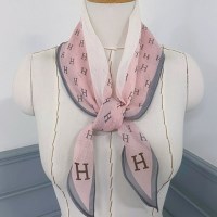 [애슬릿]여성 영문 로고 얇은 마름모 미니 목 스카프