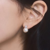 실키 진주 스터드 귀걸이