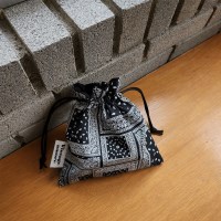 블랙 페이즐리 파우치백