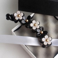 모던 플라워 바나나핀 짚게핀 여자핀 꽃삔 아기삔