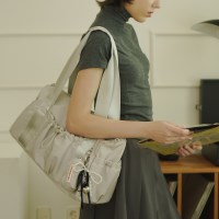 [파우치세트] glossy shoulder duffel bag _Light gray