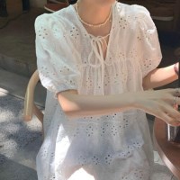 러블리 루즈핏 펀칭 여성 반팔 가을 블라우스 상의