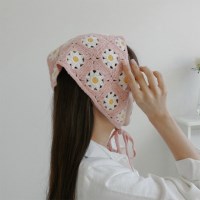 여자 배색니트 플라워 삼각 나들이룩 두건