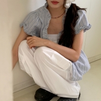 차밍 프릴 스트라이프 반팔 일체형 하객룩 블라우스