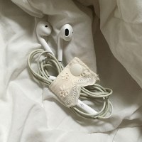 Lace Cable Holder