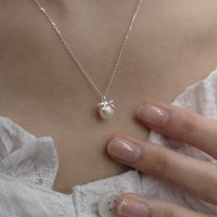 PETIT RIBBON PEARL NECKLACE