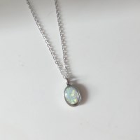 [봄밤달] 타원 오팔 목걸이 (써지컬체인)
