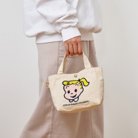 오늘 패션의 포인트는 오사무굿즈! 