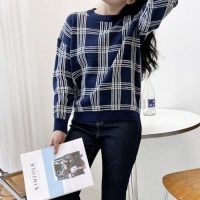 [홍은]체크 맨투맨 여성상의 라운드넥 니트 패턴 오피스룩 여자 체크