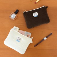 코이 코듀로이 플랫 파우치