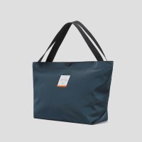 라벨 패치 포인트 쇼퍼백 (네이비)