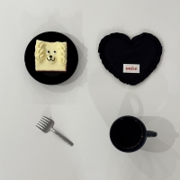 위에 oui:e 블랙앤화이트 하트프릴 컵코스터 컵받침 다용도받침