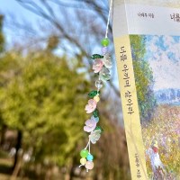 [폴리의 잡화점] 화창한 어느 날, 봄이 초대해준 비밀 정원 끈갈피