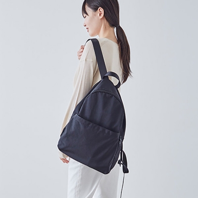 BLACK POCKETABLE DAYPACK