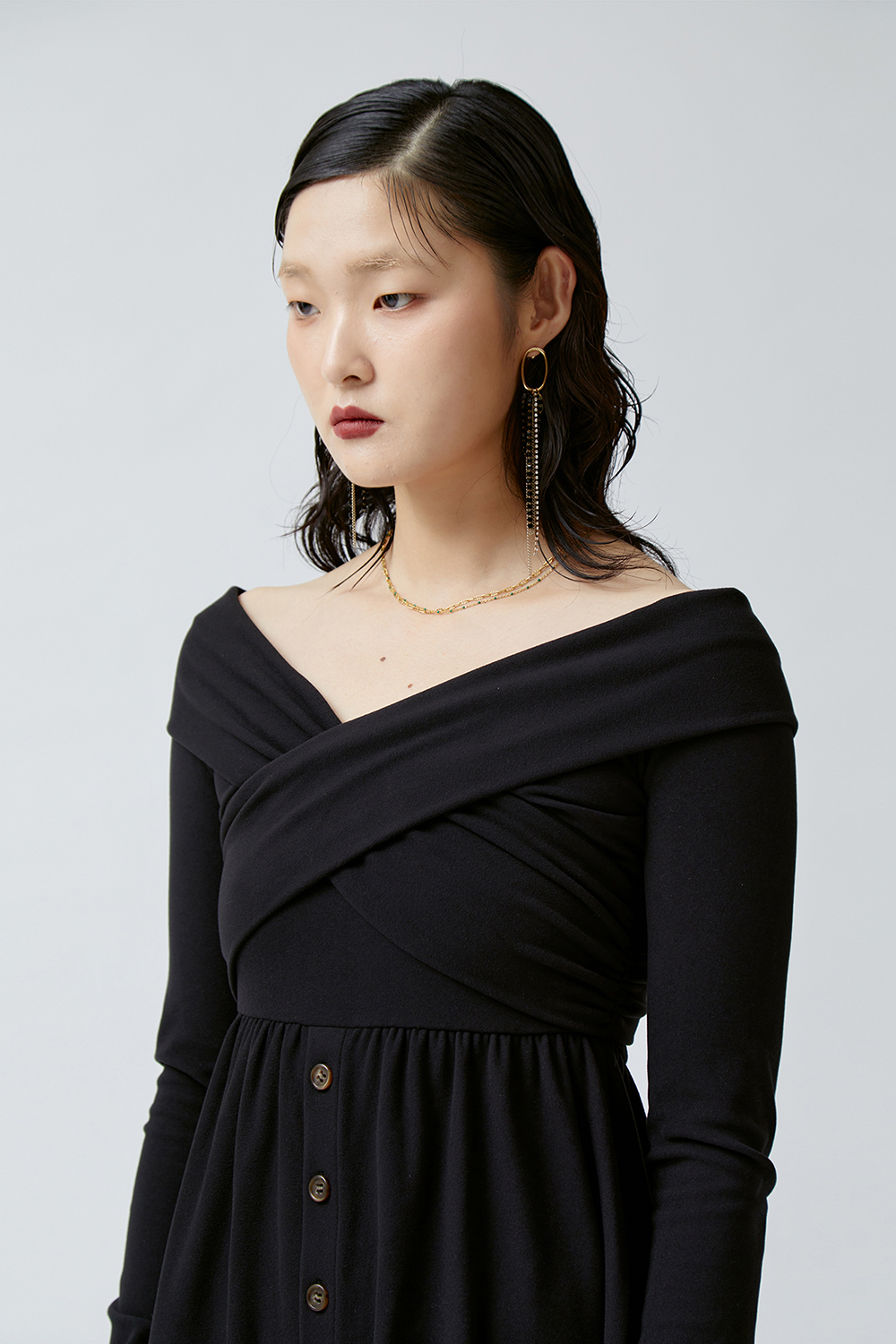 연말룩 블랙 오프숄더 원피스 상세 이미지 6
