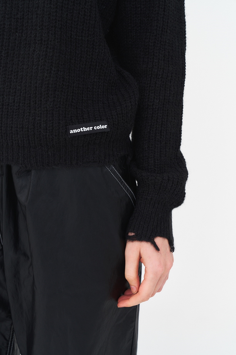 [언어더컬러]Damage knitwear (BLACK) 상세 이미지 4
